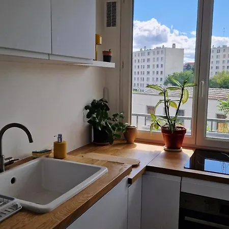 With Balcony - Near Metro Apartment *