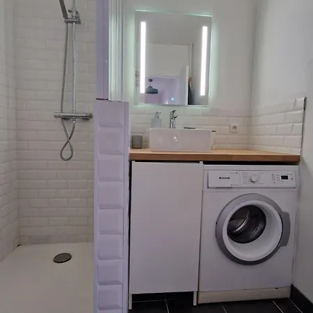 Apartment With Balcony - Near Metro Montreuil (Seine-Saint-Denis)